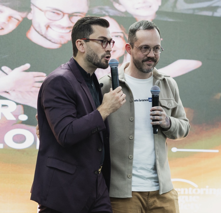 Andre Raittz durante apresentação em evento de mercado